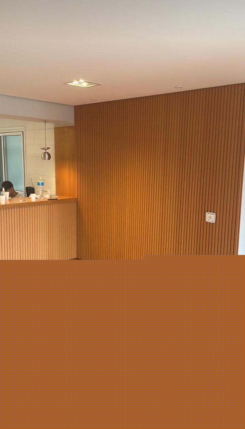 Painel Ripado em madeira Cumaru